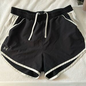 Under armor athletic shorts with pockets
